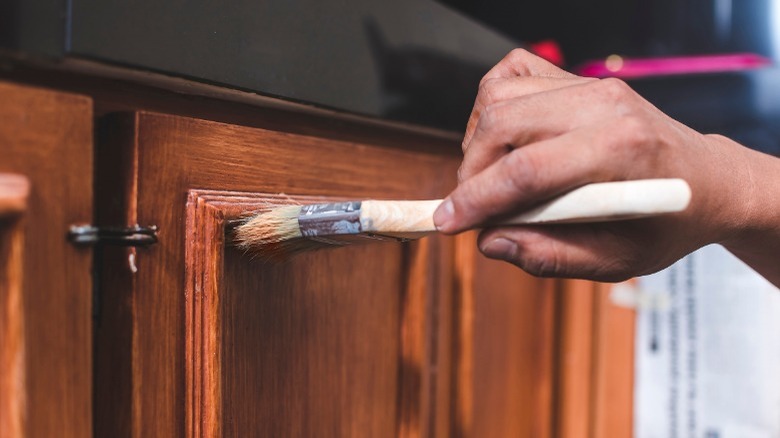 Applyng wood finish to cabinets 