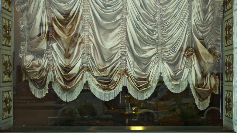 old-fashioned pleated balloon curtains