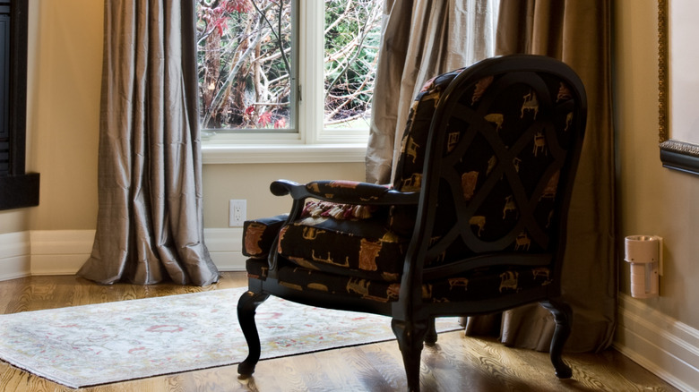 Corner window coverings using a wrought iron rod and puddled side panels