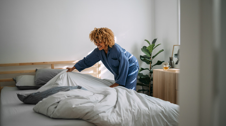 A woman making her bed