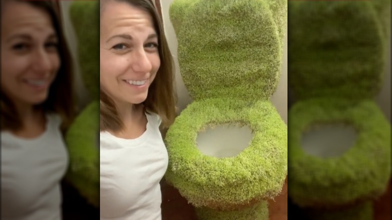 Alispagnola with chia pet toilet