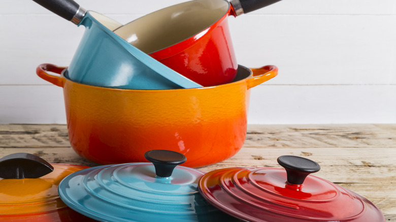 stack of saucepans and lids