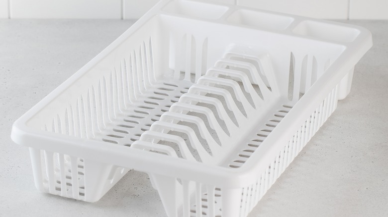 White dish drying rack