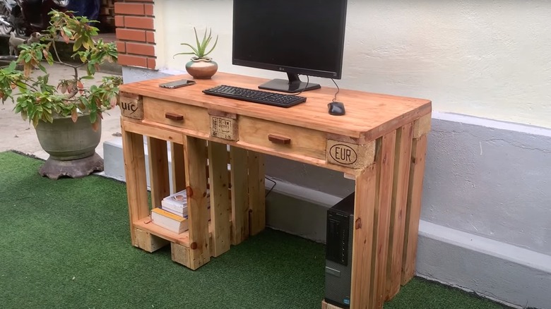 This DIY wood pallet standing desk is easy and convenient to make