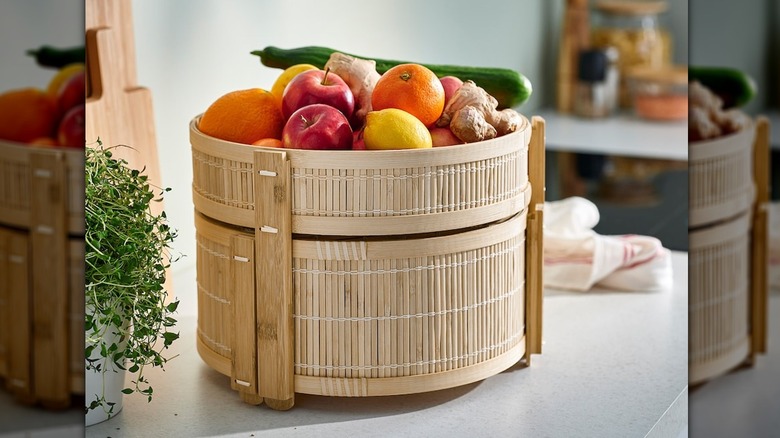 IKEA KANELMOTT basket with fruit