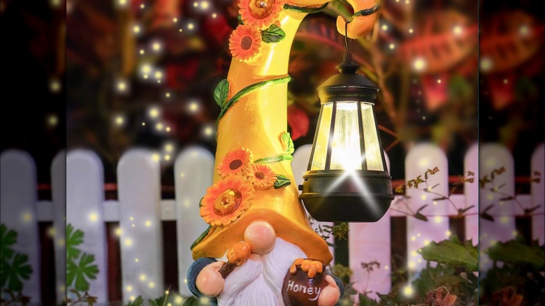 sunflower hat solar lamp garden gnome