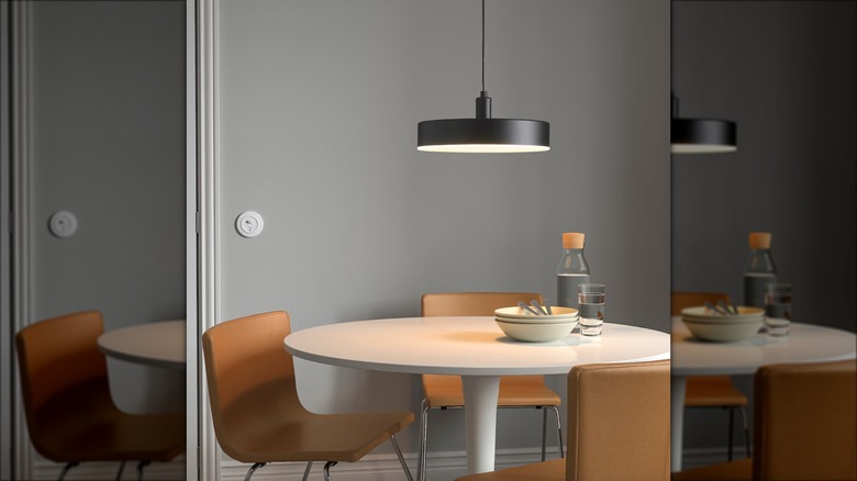 pendant lamp over kitchen table