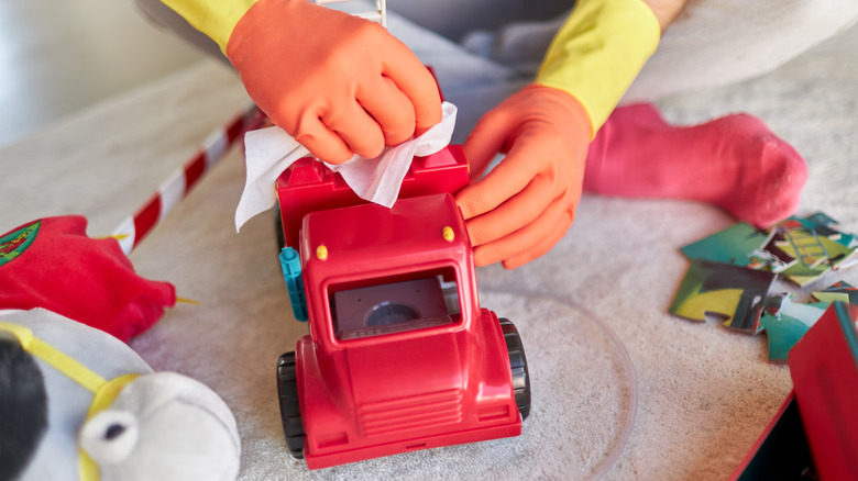 cleaning children toys