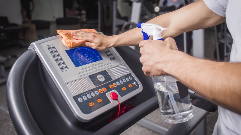 Cleaning treadmill