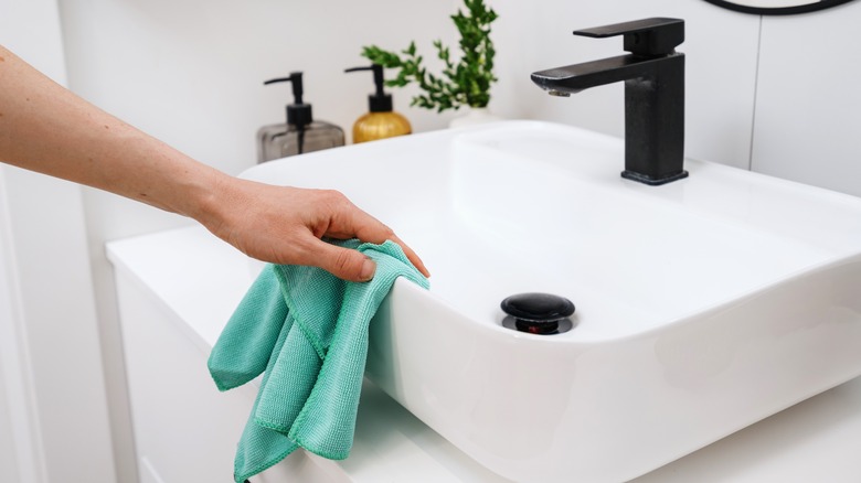 Wiping sink