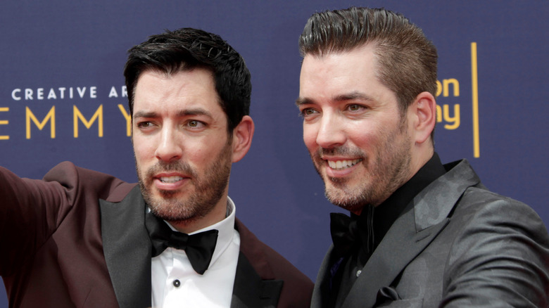 Drew and Jonathan Scott goofing off