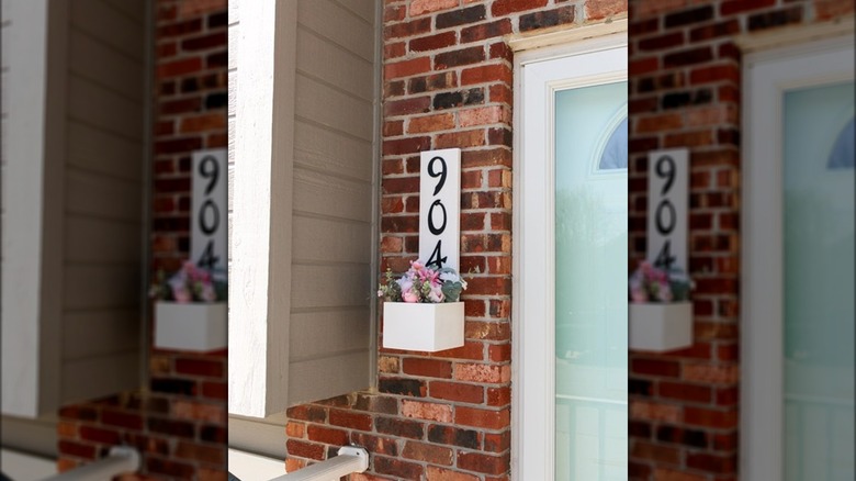 House number planter