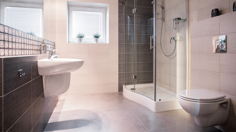 Large tiles in bathroom