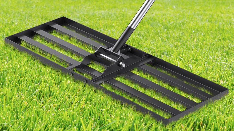 Yumatum lawn leveling rake