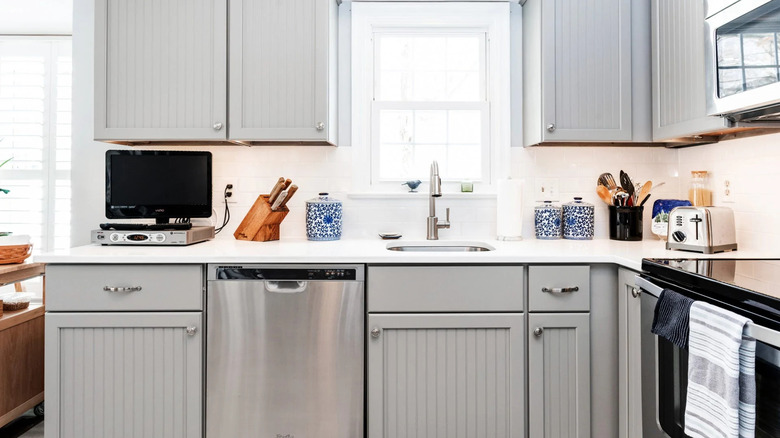 Beaded shaker cabinet doors