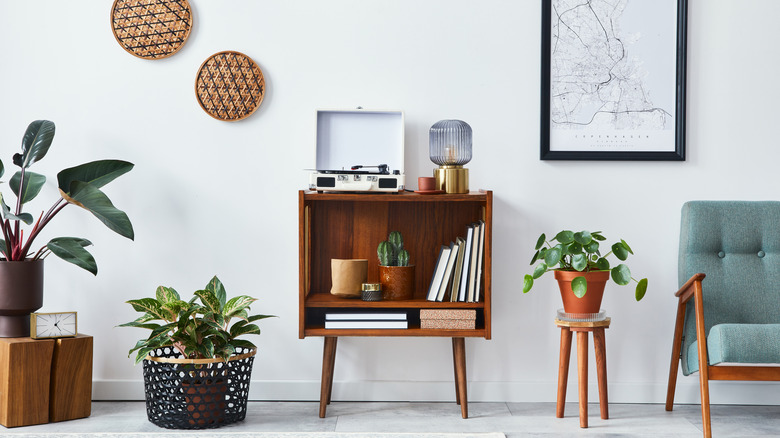 Turntable on console table