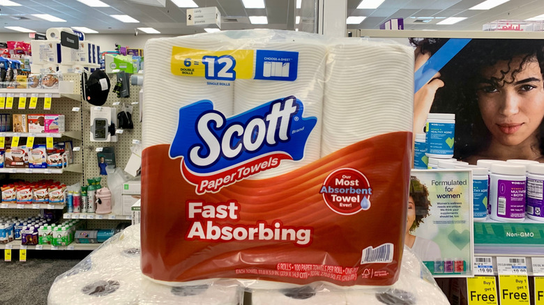 A package of Scott Fast Absorbing paper towels