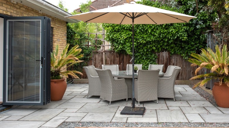 patio dining set and umbrella