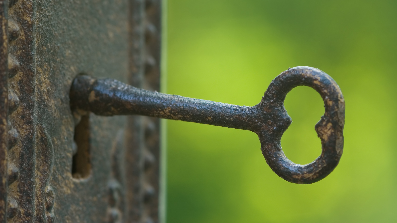 Pinterest Shows You How To Turn Antique Keys Into A Beautiful Wind Chime