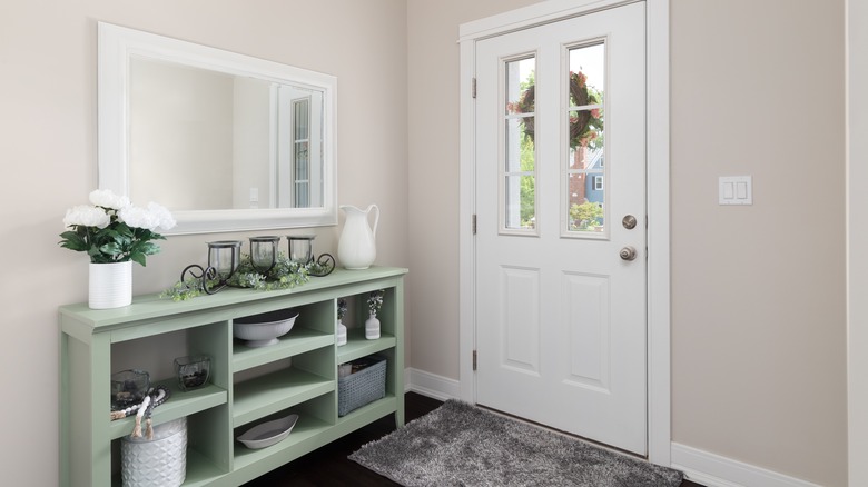 a tidy hallway/entryway