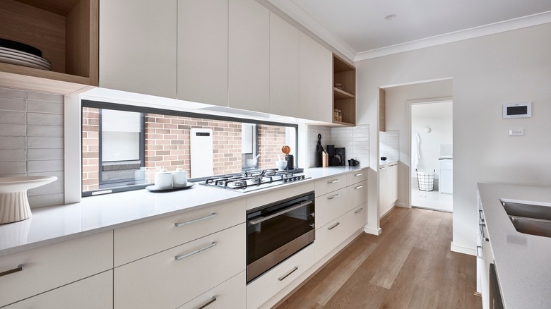 Minimalist galley kitchen 