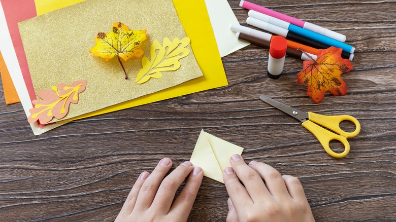 thanksgiving crafts with construction paper