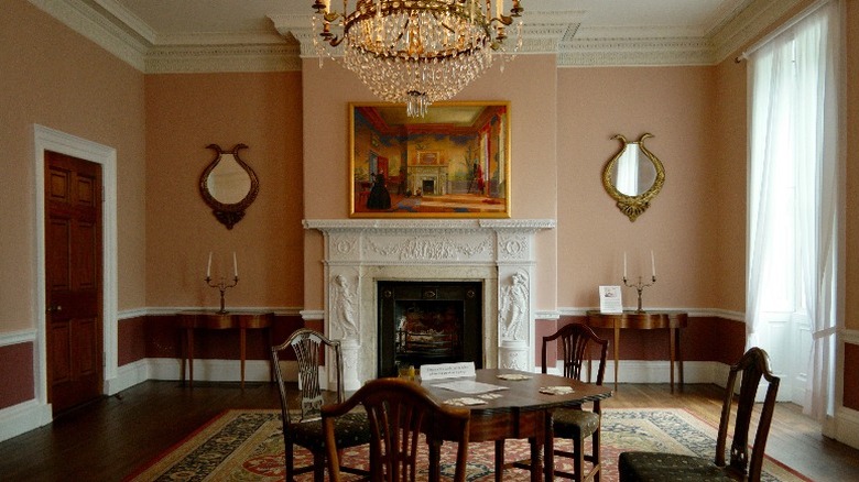 Traditional pink room with chandelier