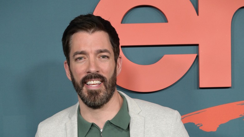 Drew Scott smiling