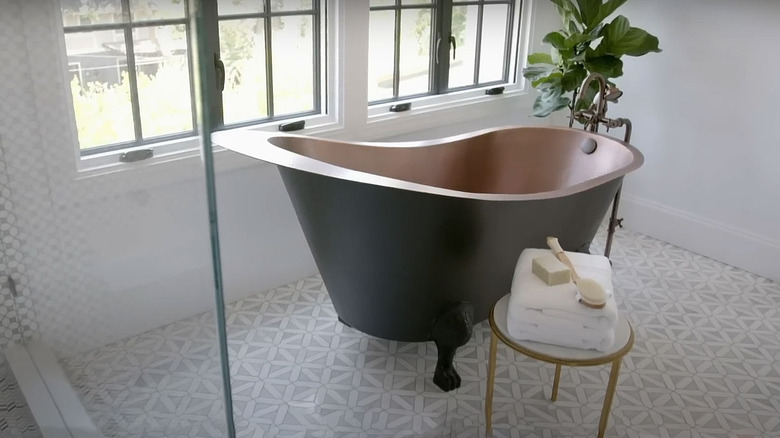 bathroom with clawfoot tub