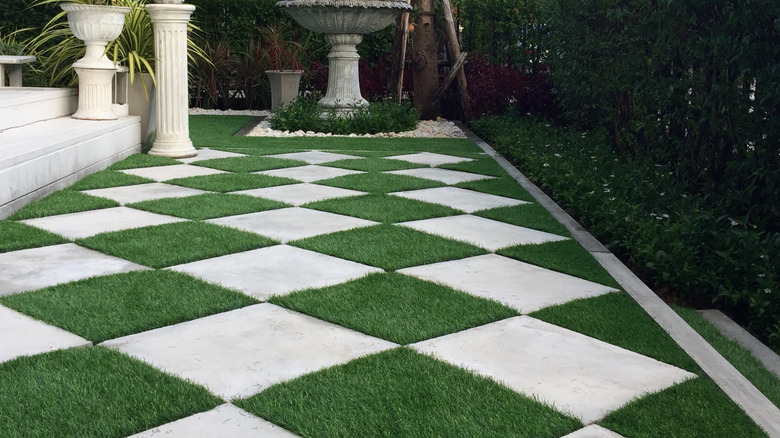 Checkered artificial grass 