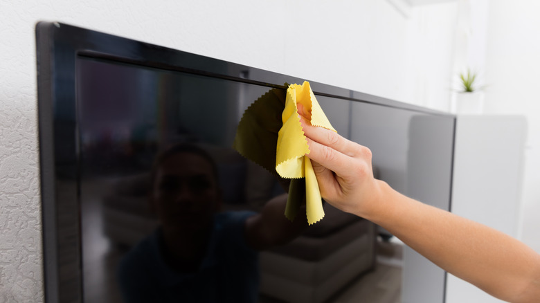 Cleaning a black TV screen
