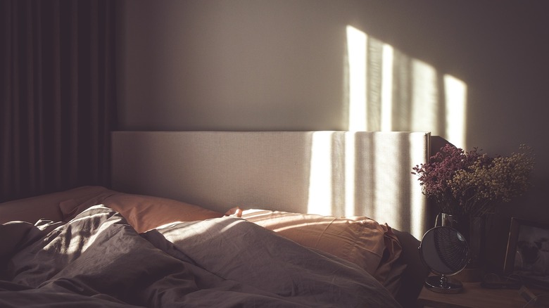 dark bedroom closed curtains