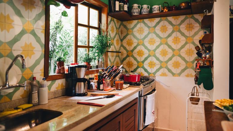 green, yellow, and white star tiles in kitchen