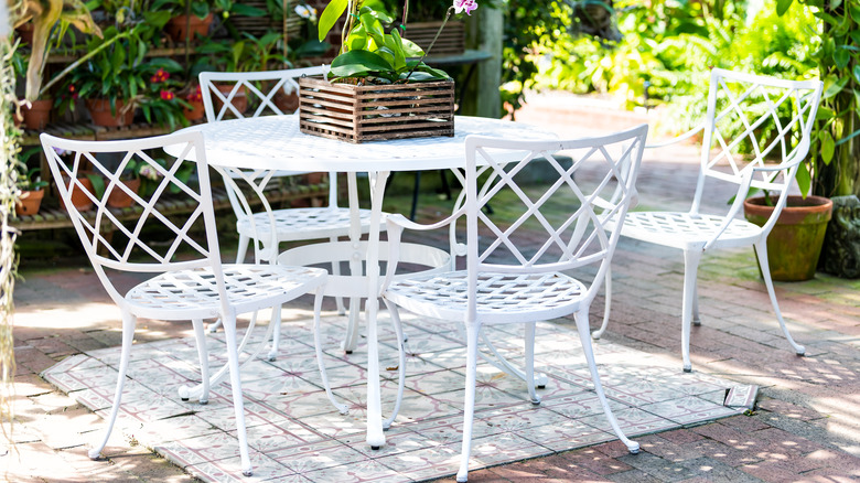 White iron patio furniture 