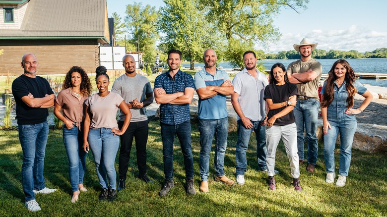 The cast of Renovation Resort Showdown posing together