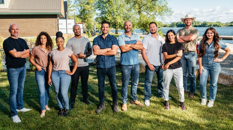 The cast of Renovation Resort Showdown posing together