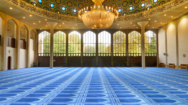 wall to wall carpet in mosque