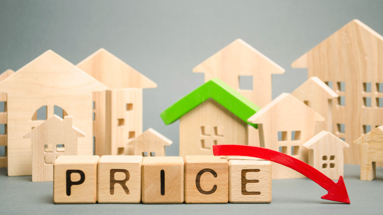 wooden blocks showing decreasing rents