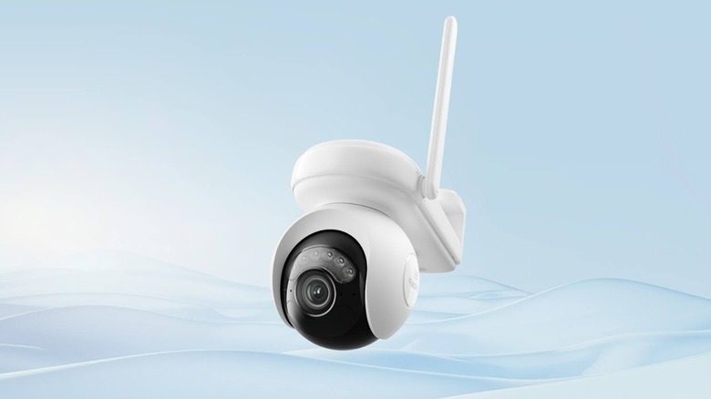 Round white Altas PT Ultra security camera product image