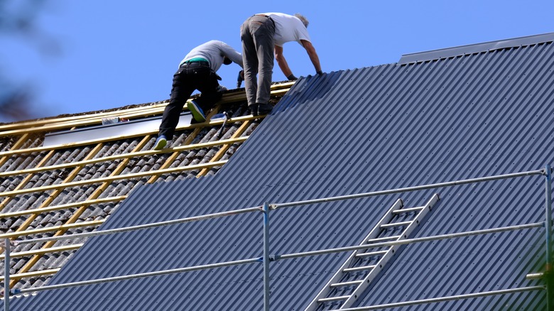 carpenters replacing roof