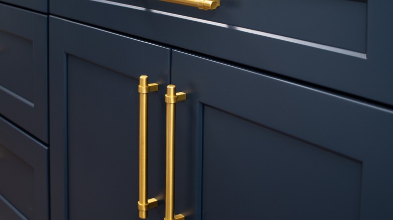 gold pull handles navy cabinets