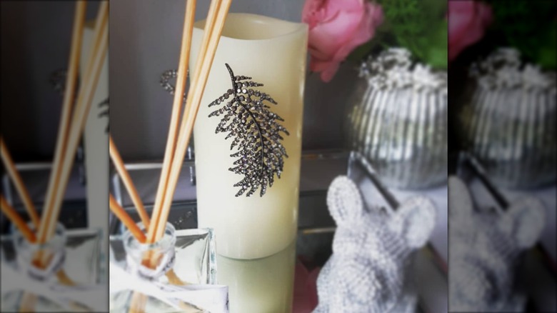 Pillar candle with vintage feather brooch