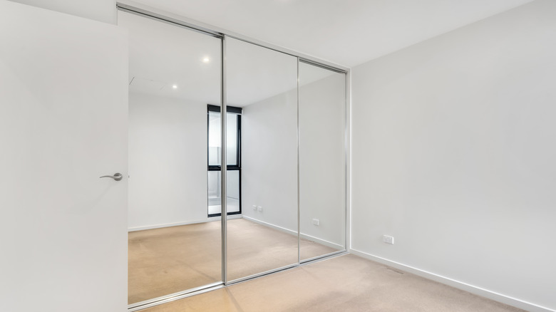 Empty room with mirrored closet doors