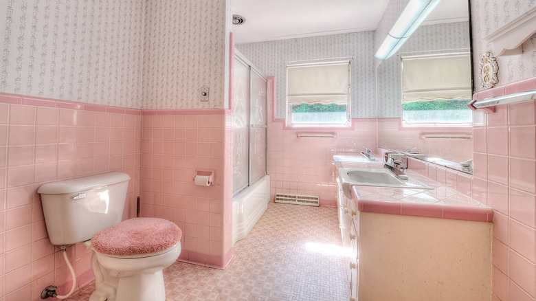 Bathroom with vintage pink tiles