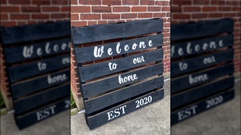 welcome sign pallet