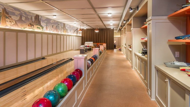 Lady Gaga's bowling lane 