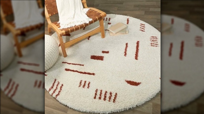 white and red rug