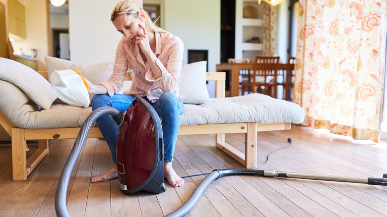 person holding vacuum cleaner bag