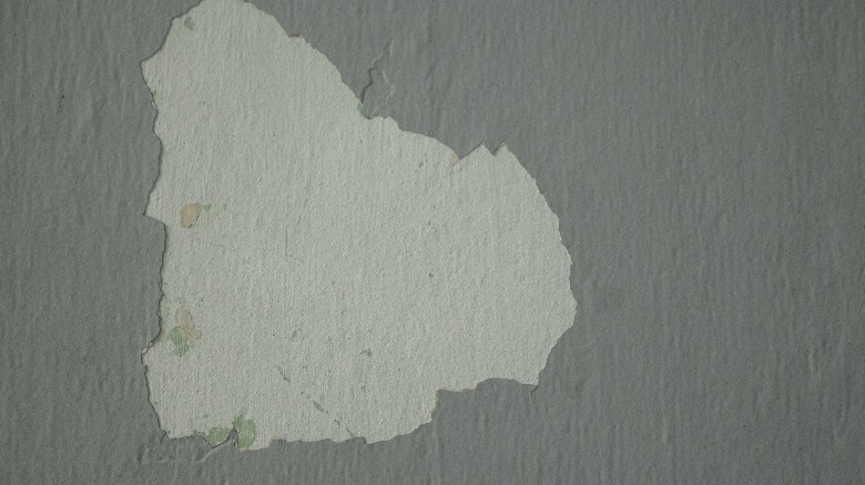 wall with peeled off paint