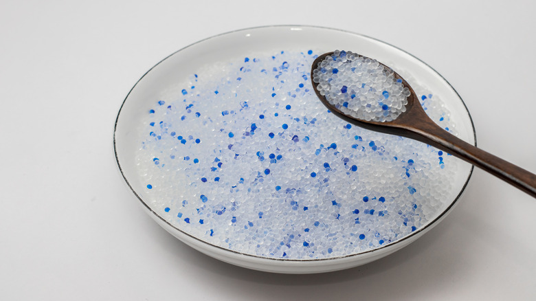 Silica gel in a dish